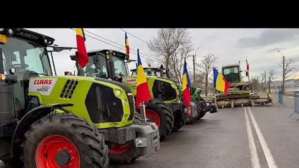 Agriculteurs et routiers roumains bloquent le transit de camions venus d'Ukraine