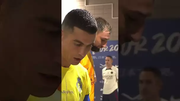 😍 Quand Cristiano Ronaldo réconforte un petit fan ému aux larmes ! #shorts