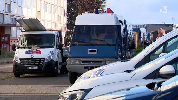 Dernières évacuations dans l'immeuble Sorano de Saint-Etienne-du-Rouvray