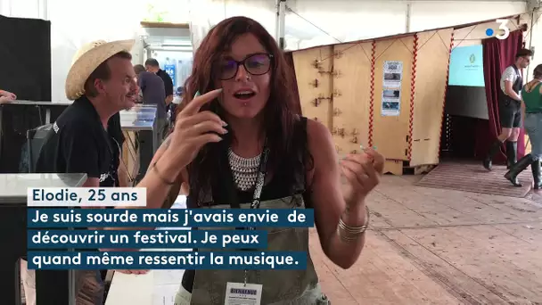 Eurockéennes 2018 :  au comptoir du bar, on parle la langue des signes