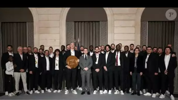 PHOTOS Emmanuel Macron reçoit les handballeurs à l'Elysée : Amélie Oudéa-Castéra présente pour acc