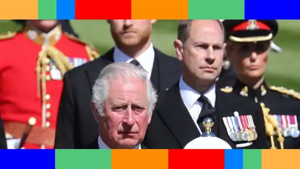 👑  Prince Harry : ce moment passé avec son père, le prince Charles, après les obsèques du prince Ph