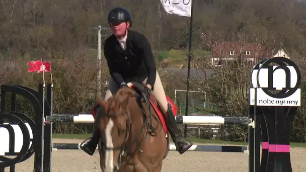 La reprise des concours d'équitation avec la cavalière Alice Vancrayelynghe