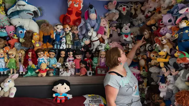 « Entre 350 et 400 peluches »  : la maison de Natacha regorge d’objets Disney