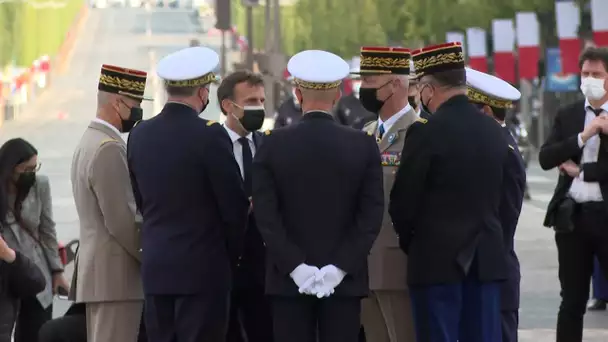 Commémoration du 8 mai : Emmanuel Macron s’affiche en chef des armées