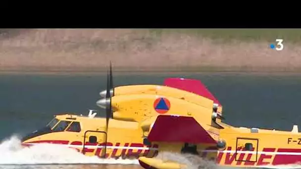 Malbuisson : un canadair en exercice sur le lac Saint-Point