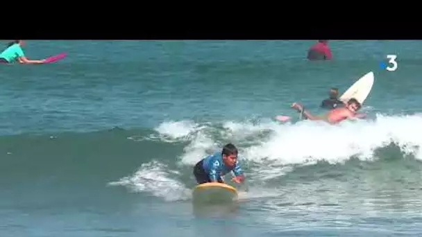 Pays basque : Nino, 12 ans et quadri amputé, apprend à surfer avec Pauline Ado