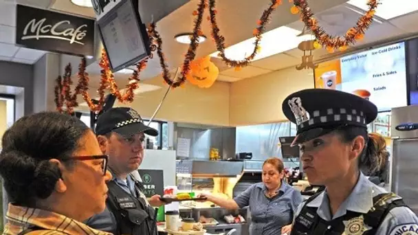 A Chicago, la police propose aux citoyens de discuter autour d’un café pour regagner leur confiance !