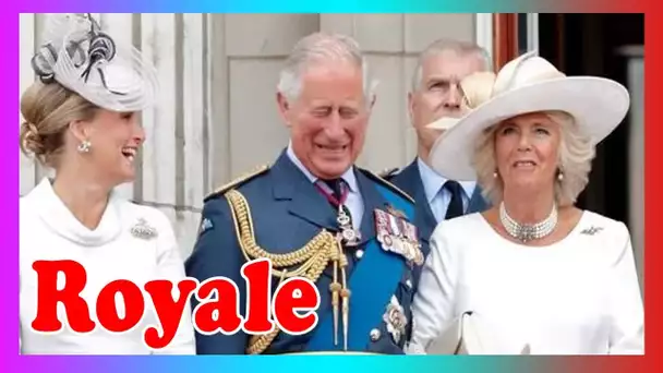 La reine et le prince Charles affrontent Béatrice et Eugénie à la recherche d'une promotion