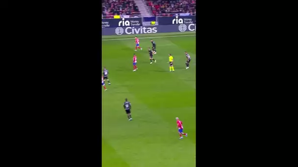 GRIEZMANN se saca un golazo de la manga ⚽🃏 #shorts