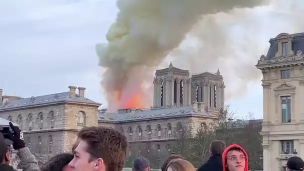 LA CATHÉDRALE NOTRE DAME EN FLAMMES A PARIS