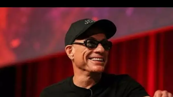 Jean-Claude Van Damme raconte comment il a failli se faire trancher la tête sur le...