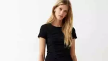 H&M : La nouvelle robe courte et moulante assure un look élégant !