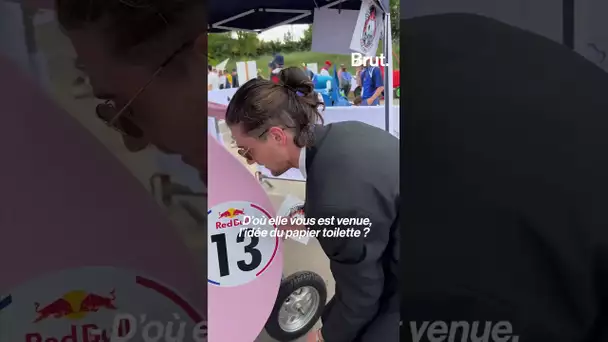 Ils ont construit une caisse à savon en forme de rouleau de PQ pour la course RedBull