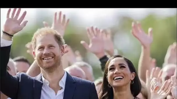 Meghan Markle et le prince Harry tout sourire après une rencontre surprise avec les chefs de l'OTAN