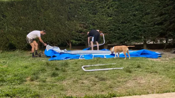 ON GONFLE LA PISCINE AVEC NOTRE BOUCHE !