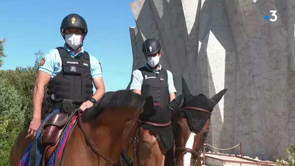 5 cavaliers de la garde républicaine passe l'été en Drôme Ardèche