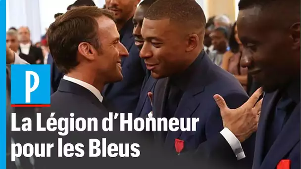 Macron décore les Bleus à l&#039;Elysée