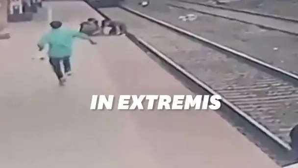 Il risque sa vie pour sauver un enfant tombé sur les rails en Inde