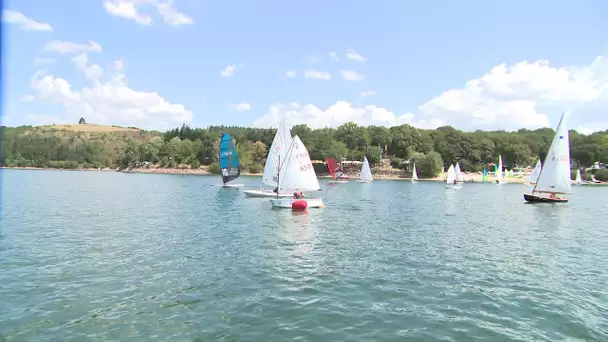 En Aveyron, le lac de Pareloup héberge une régate en eau douce