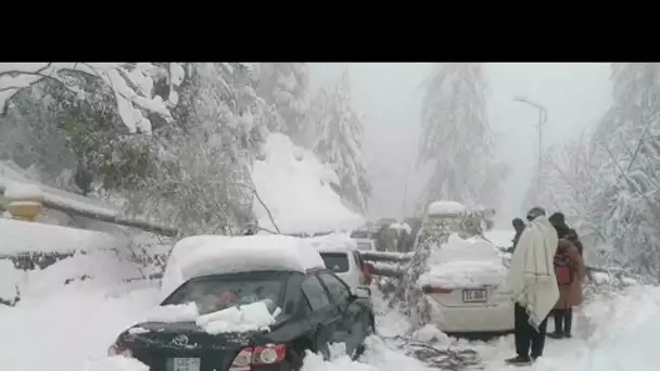 Pakistan : une tempête de neige fait plusieurs morts coincés dans leurs véhicules • FRANCE 24