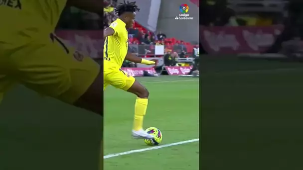 If you want a great goal, call Morales! 😍 📞  #shorts #laligasantander #villarreal #almería