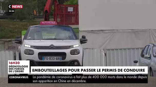 Embouteillages pour passer le permis de conduire