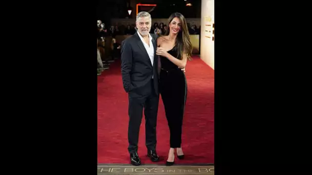 George Clooney fou d'Amal, sublime dans un look 100% velours pour un tapis rouge : l'acteur ne l'a