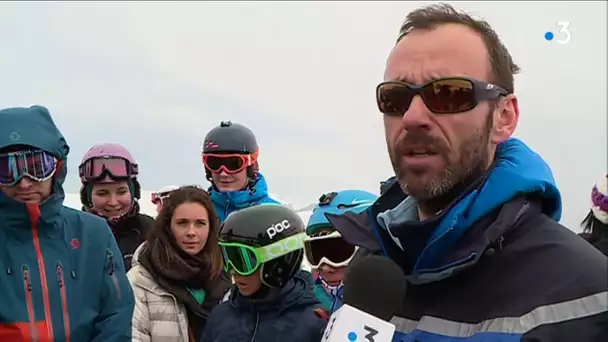 Avalanches : à Superbagnères, les secours sensibilisent les jeunes aux techniques de sauvetage