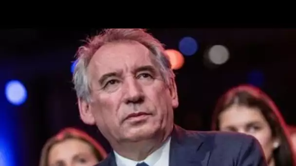 PHOTO François Bayrou en pleine polémique : aperçu sans masque à l’aéroport, il...