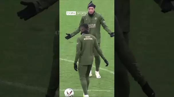 😅 Kylian Mbappé et Nuno Mendes se chamaillent à l'entraînement ! #Shorts