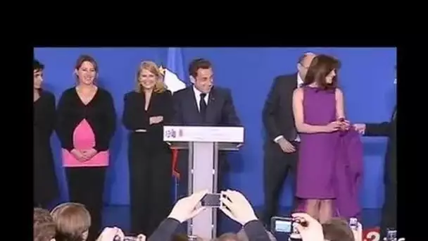 Carla Bruni / Faire-valoir Sarkozy (c30)