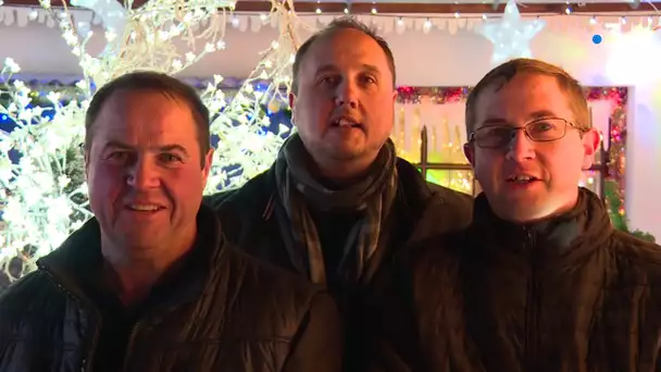 Invités, les frères Leleu pour leur maison du pére Noël à Bazinghem.