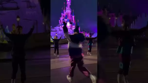 JEN DANSE AVEC LA TROUPE  DE DISNEYLAND PARIS ✨! Tous les danseurs la rejoignent !