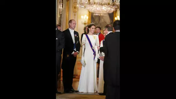 PHOTOS Kate Middleton somptueuse lors du banquet au bras de William : son accessoire très rare sub