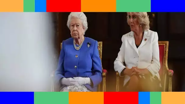 Flashback – Elizabeth II « livide » devant des photos de Camilla en maillot de bain