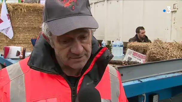 Les agriculteurs en colère bloquent les autoroutes du Tarn-et -Garonne