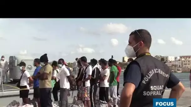 Italie : malgré la pandémie, l’île de Lampedusa est débordée par les arrivées de migrants