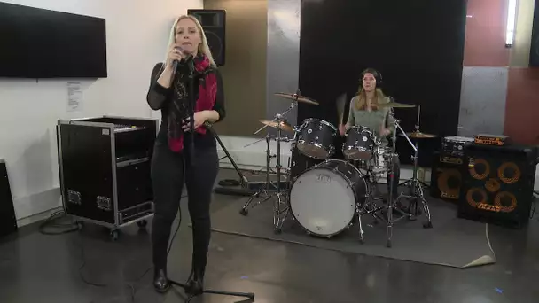 Rockin' 1000 au Stade de France : une chanteuse et une batteuse de Franche-Comté sur scène