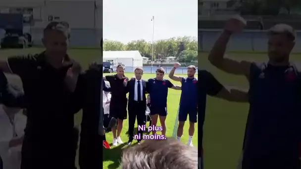 🏉 Emmanuel Macron encourage le XV de France avant la Coupe du Monde ! #shorts