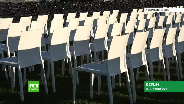Berlin  : 13 000 chaises pour l'accueil des réfugiés du camp grec de Moria
