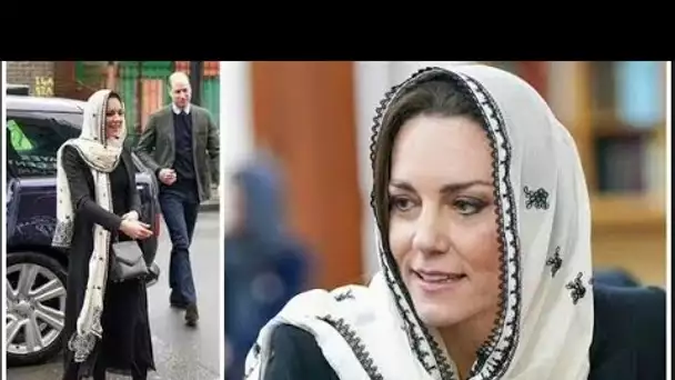 Kate porte un foulard noir et blanc de la tournée pakistanaise pour visiter le centre musulman Hayes