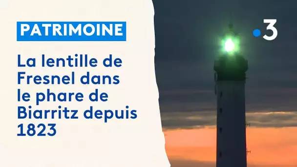 La lentille de Fresnel diffuse la lumière du phare de Biarritz depuis 1823