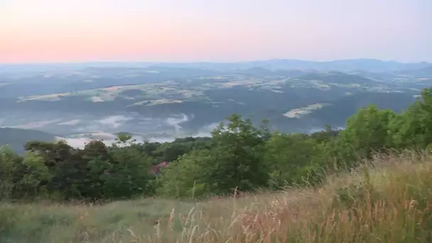 Vacances en Haute-Loire : admirez le lever de soleil sur le plateau de la Madeleine