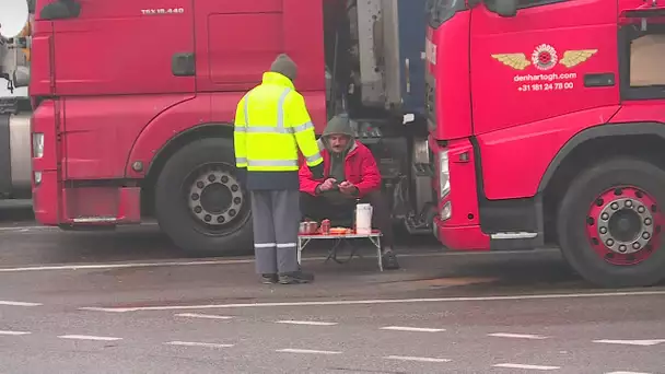 les routiers étrangers coincés sur les parking le 1er janvier en Normandie