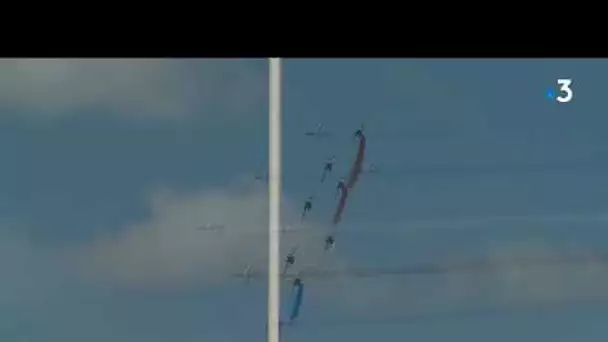 Le ballet de la Patrouille de France à Arromanches