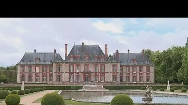 Le château de Breteuil, monument historique et château des contes de Perrault • FRANCE 24