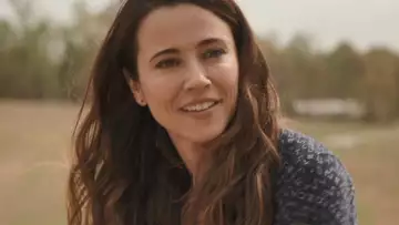 Hawkeye : Laura Barton (Linda Cardellini) est un oiseau moqueur ?