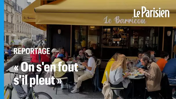 À Paris, un retour en terrasse pluvieux mais joyeux