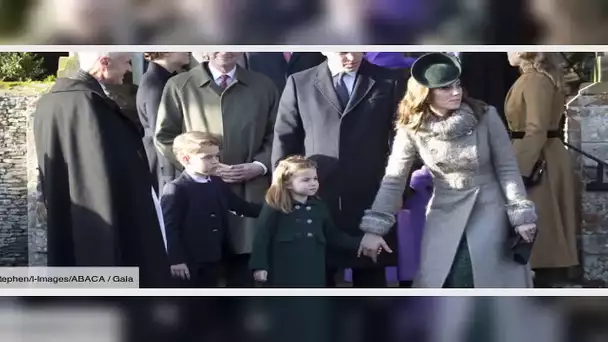 ✅  PHOTOS – La princesse Charlotte, très à l’aise, va à la rencontre des fans pour Noël